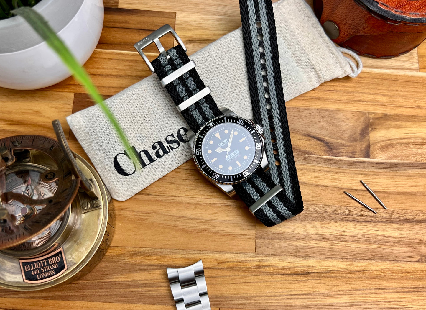Bond NATO Black/Grey Herringbone Strap